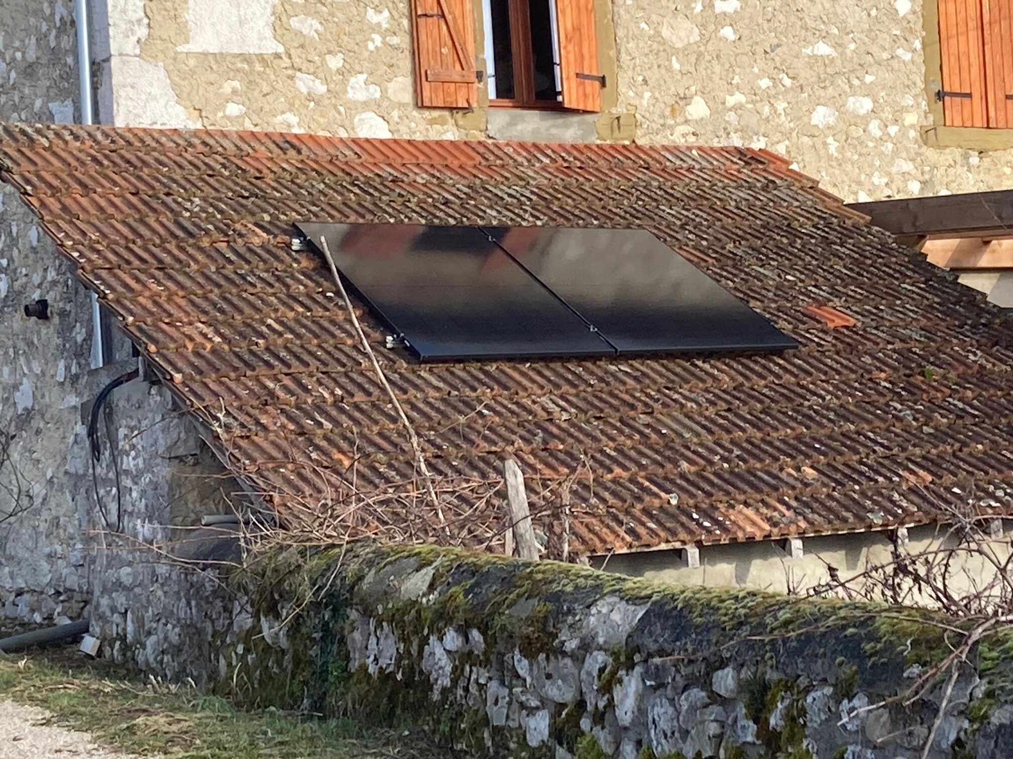 auto conso 1 panneau sur un toit